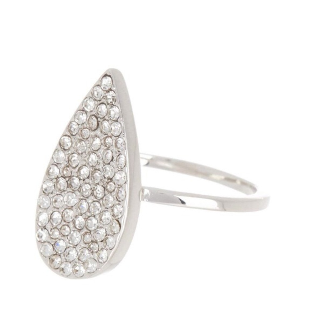 Covet Teardrop Ring 🎁